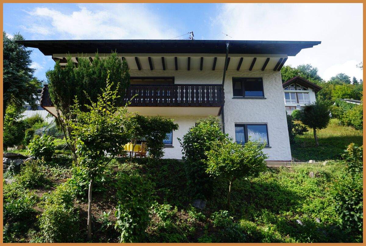 TOP-Gelegenheit: Großzügiges 2-Familien-Wohnhaus in begehrter Wohnlage von Steinach !, 77790 Steinach