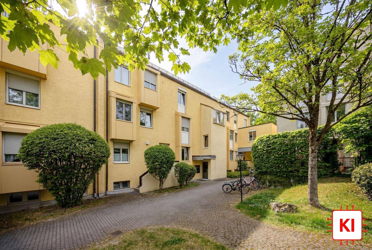 Familienfreundliches „Haus-im-Haus“ mit 3,5 Zimmern und sonniger Westterrasse mit Garten, 81925 München (Bogenhausen)