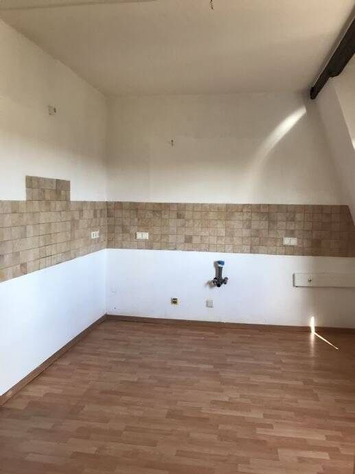 Individuelle Dachgeschoßwohnung mit schöner Aussicht, 6198 Salzatal