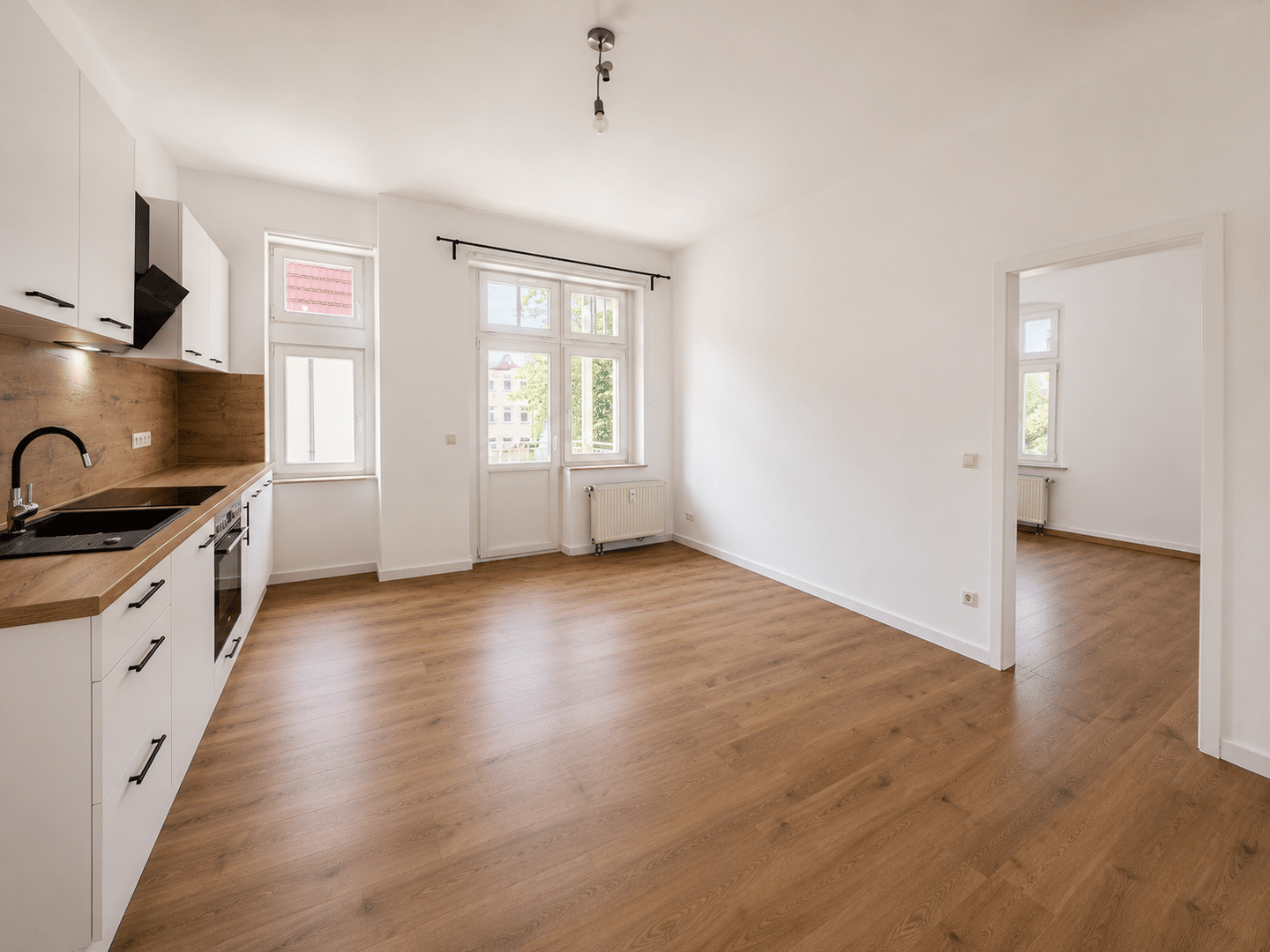 Kernsanierte 1,5-Zimmer-Wohnung mit moderner Einbauküche, 1277 Dresden
