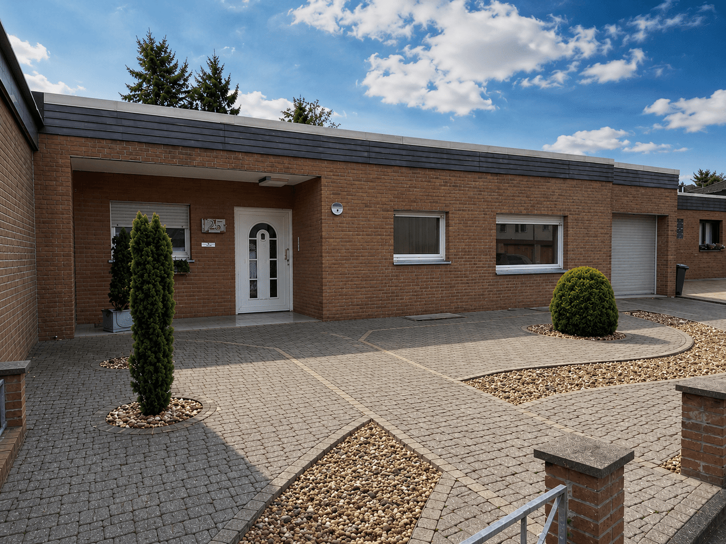 Bungalow mit Wintergarten, Whirlpool und traumhaftem Garten in Bergheim- Mitte, 50126 Bergheim