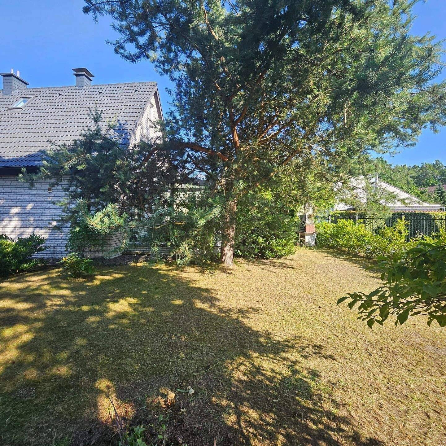 Attraktives, freistehendes Einfamilienhaus mit Keller und 2 Garagen zu verkaufen!, 33689 Bielefeld (Dalbke Sennestadt)