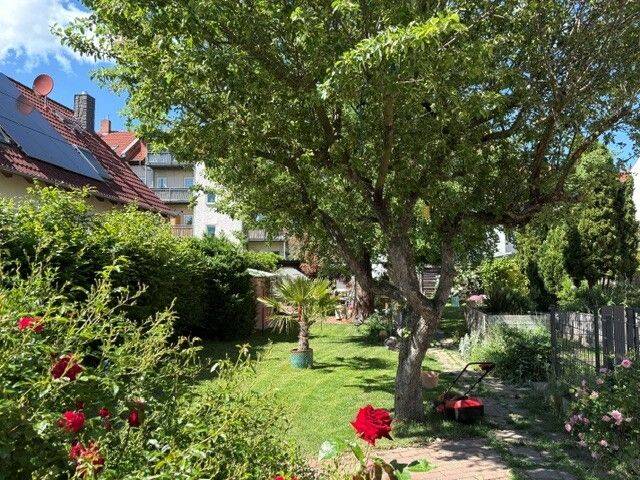 Attraktives Mehrfamilienhaus mit Entwicklungspotenzial im begehrten Erfurter Stadtteil Hochheim, 99094 Erfurt