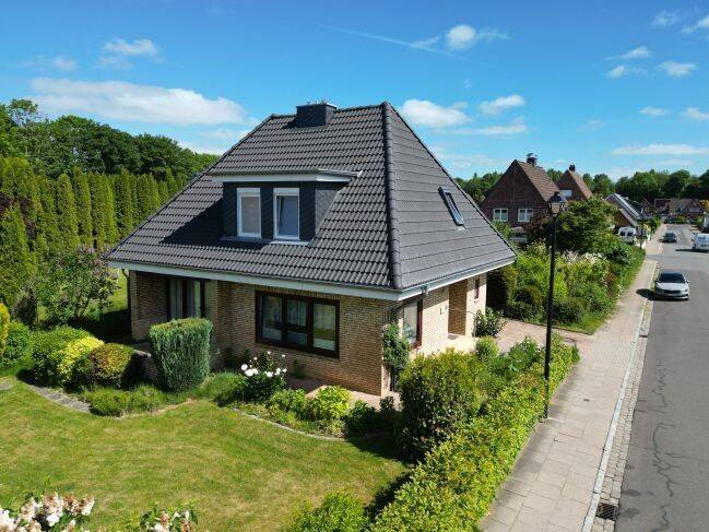 Modernisiertes Einfamilienhaus mit Garage in ruhiger Seitenstraßenlage von Brunsbüttel, 25541 Brunsbüttel