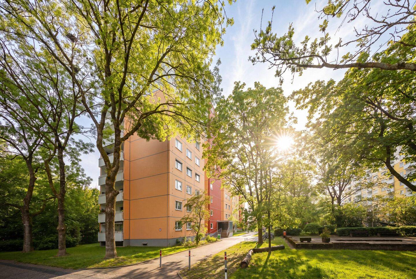 Direkt am Ostpark! Gut geschnittene 3-Zimmer-Wohnung mit sonniger Westloggia in ruhiger Lage, 81735 München (Berg am Laim Ramersdorf-Perlach Trudering-Riem)