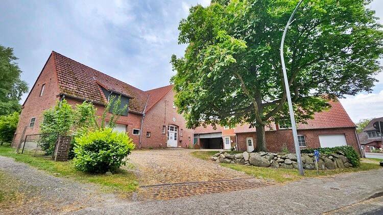 immo-schramm.de: Sehr gepfl. ehem. Bauernhaus mit Nebengebäude/2. Wohnung, 27432 Bremervörde