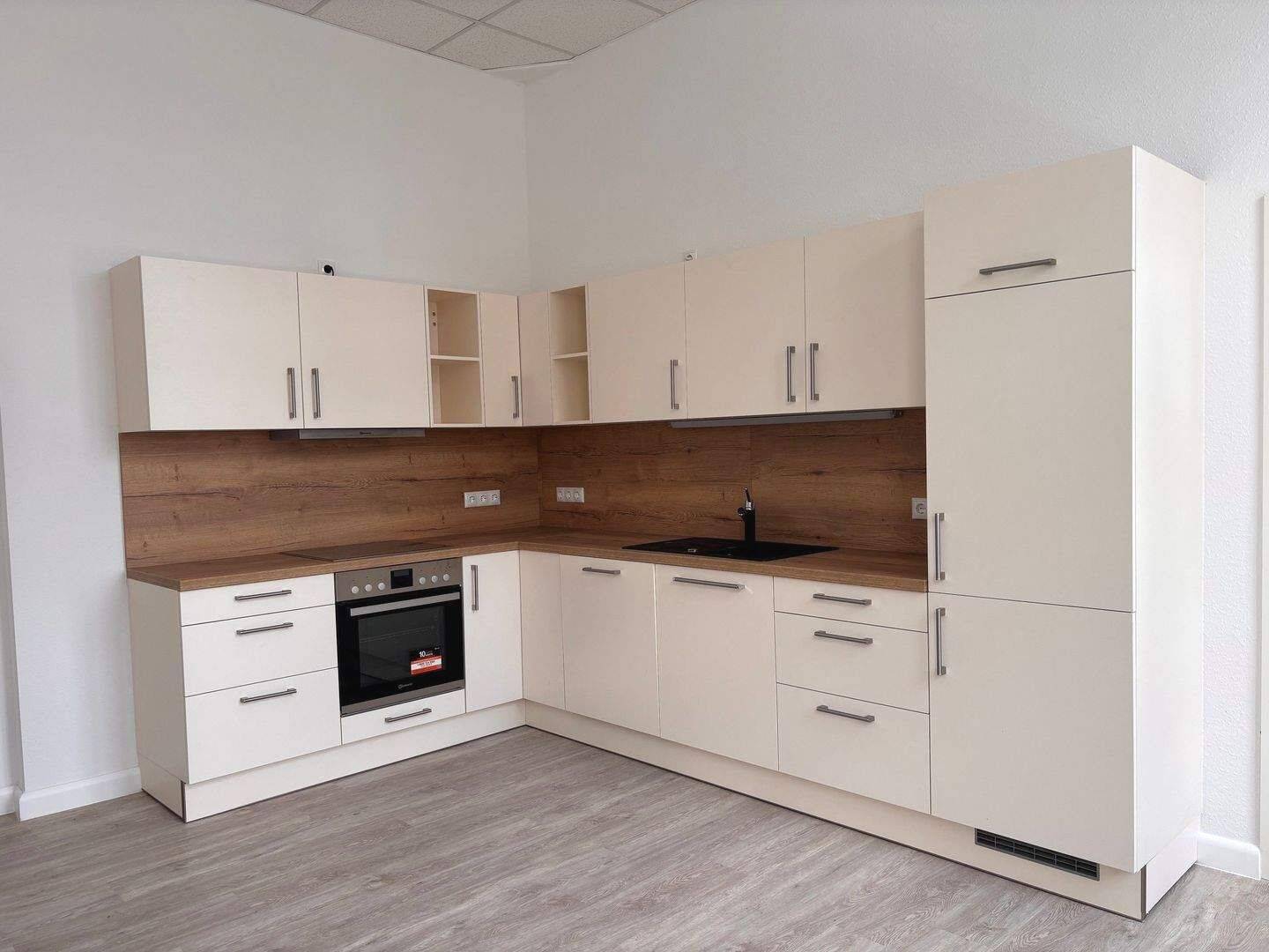 WG geeignet – teilmöblierte 3-Raum-Wohnung mit Einbauküche in Stadtmitte, 3046 Cottbus (Mitte Spremberger Vorstadt Ströbitz)