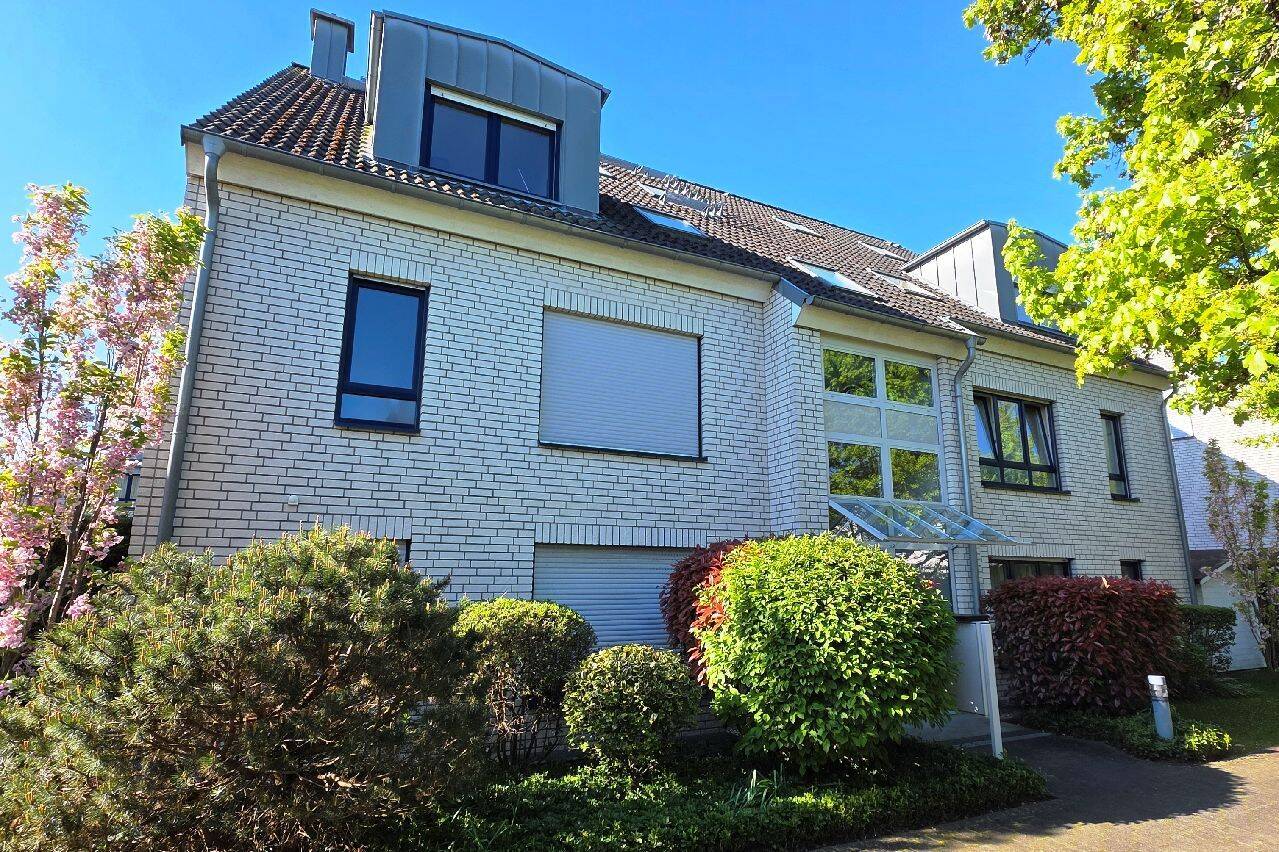 Vermietete DG-Maisonette mit 2-TG-Stellplätzen in top gepflegtem 6-Familienhaus in der Waldsiedlung!, 51375 Leverkusen (Schlebusch)