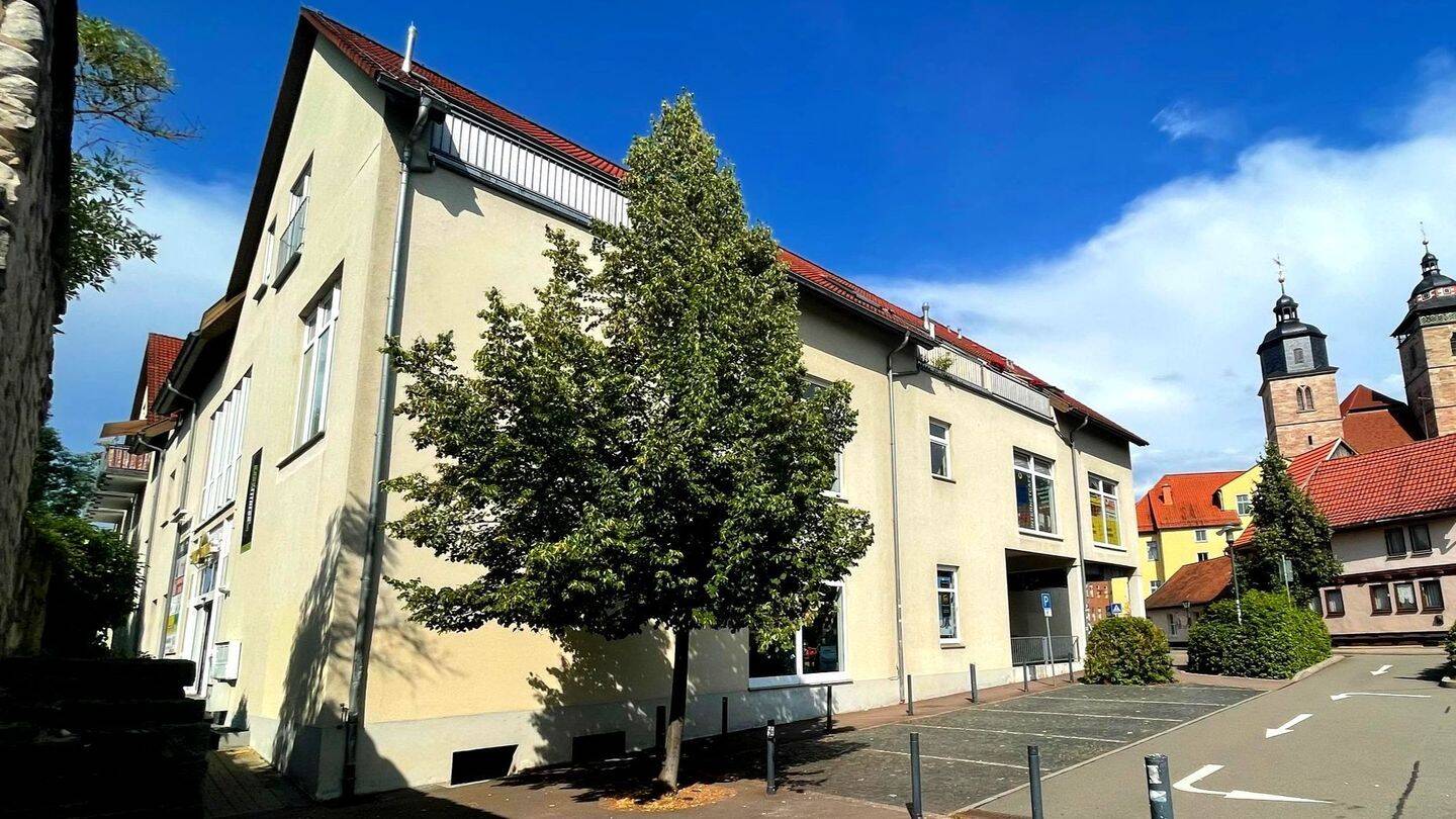 Dachgeschosswohnung mit Einbauküche und Aufzug in Schmalkalden, 98574 Schmalkalden
