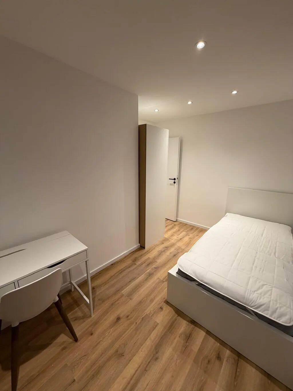 Möbliertes WG-Zimmer in ruhiger Wohnlage/ Gustav-Otto-Bogen 15, München / Zi.4, 80997 München (Allach-Untermenzing Moosach Pasing-Obermenzing)