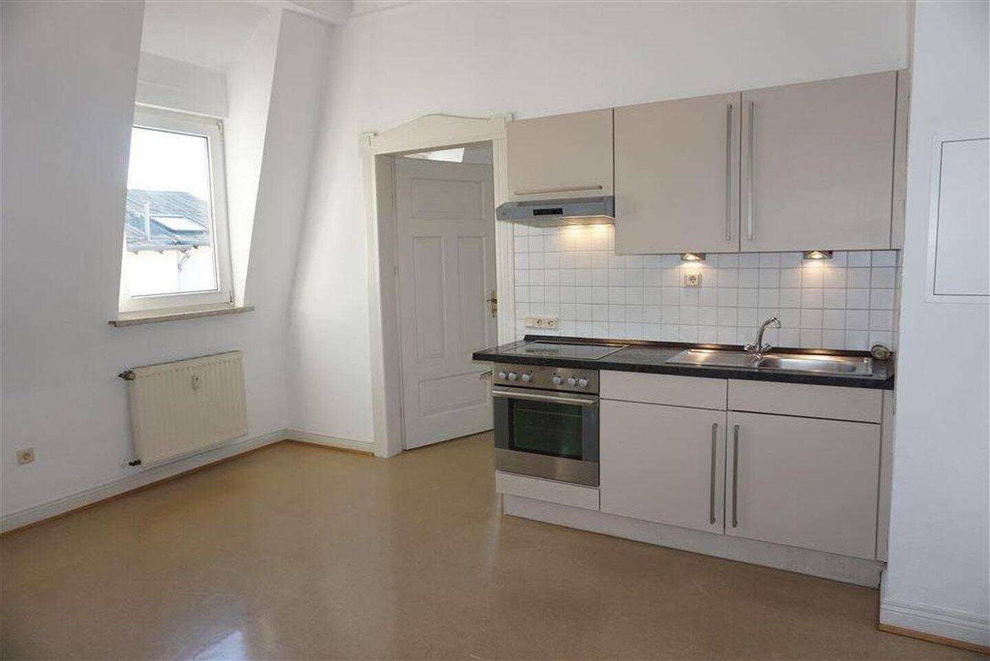 Wunderschönes helles Altbauappartement mitten in Trier mit Stuckdecken und Einbauküche, 54290 Trier (Innenstadt Trier-Süd)