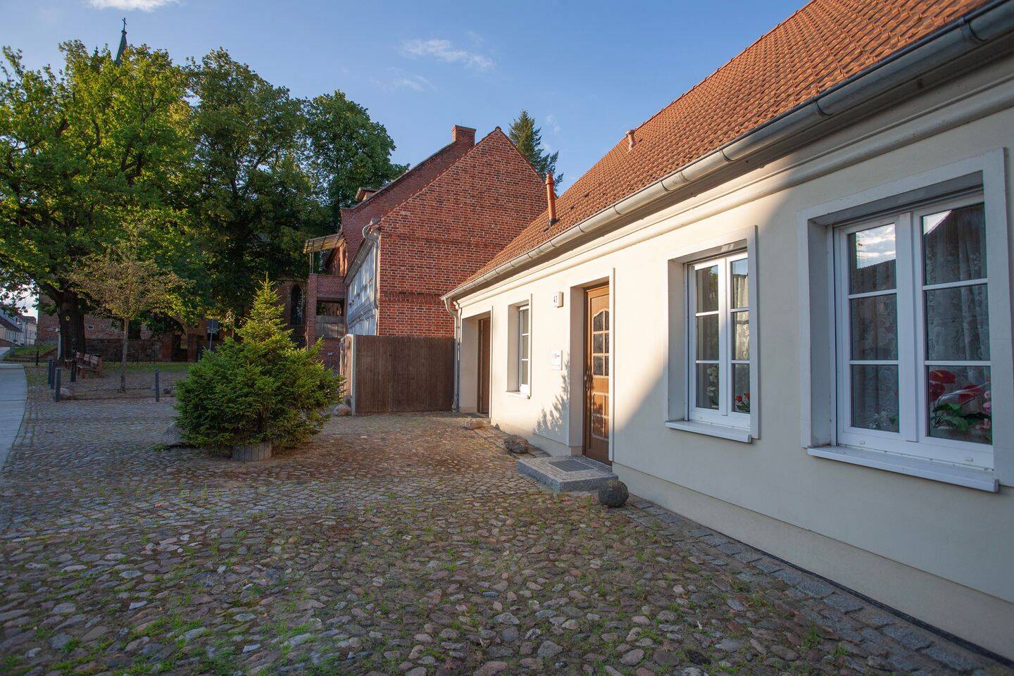Direkt am Rhin: Haus im Altstadtkern mit Gäste-Bungalow und privater Uferfront, 16827 Neuruppin