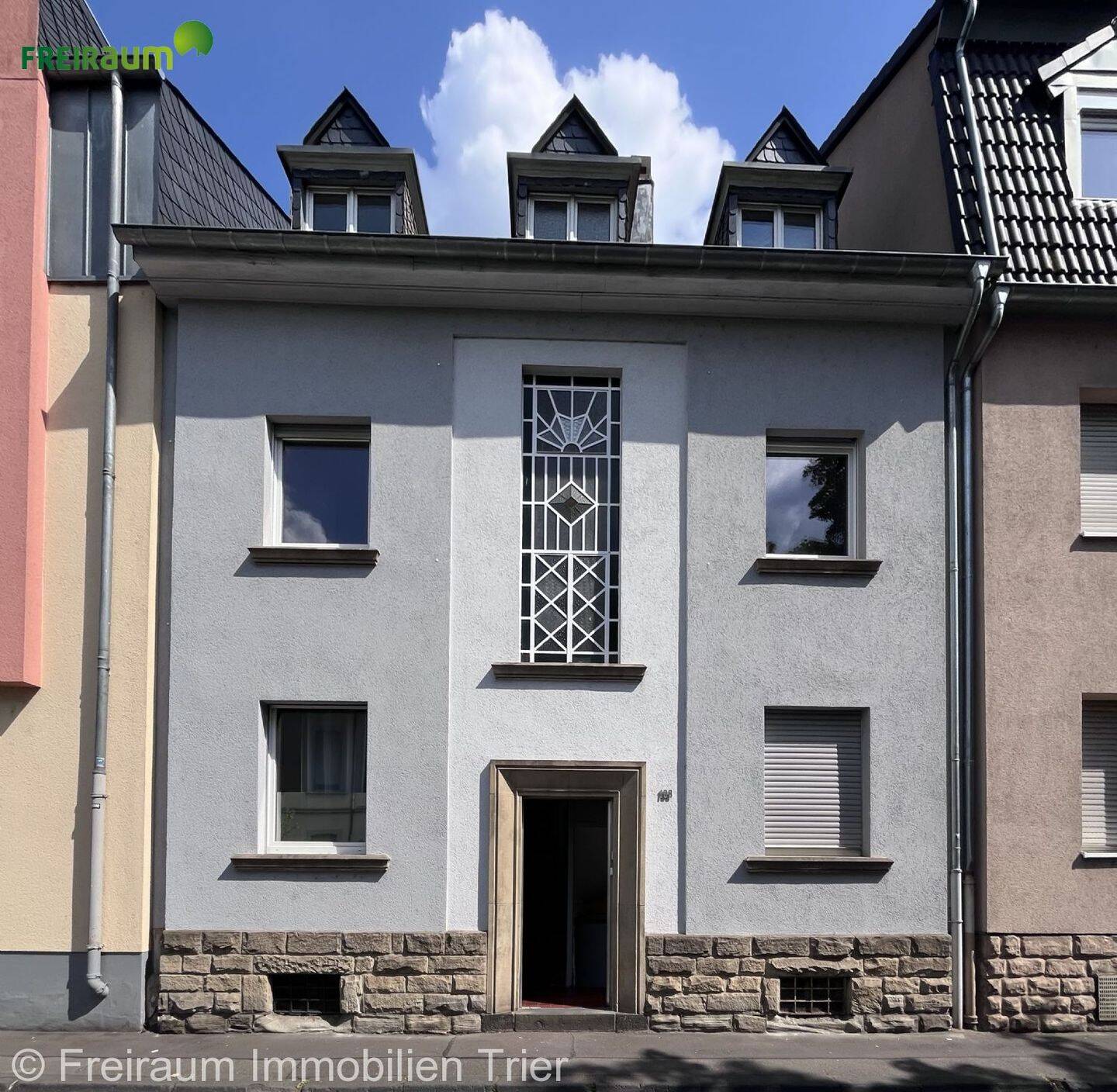 TR.-Engelstraße: Modernisierungsbedürftiges Mehrfamilienhaus mit 3 Wohneinheiten zu verkaufen., 54292 Trier (Eitelsbach Ruwer Trier-Nord)