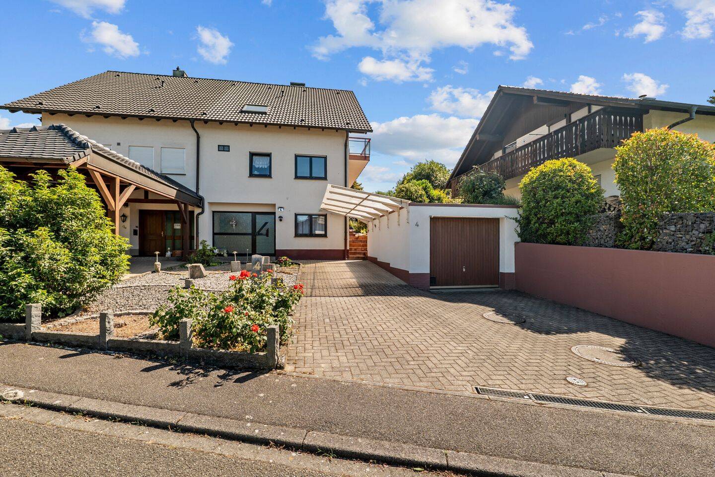 Familienfreundliche Doppelhaushälfte mit Terrasse inklusive Garten, Garage, Keller & Ortsrandlage, 77948 Friesenheim