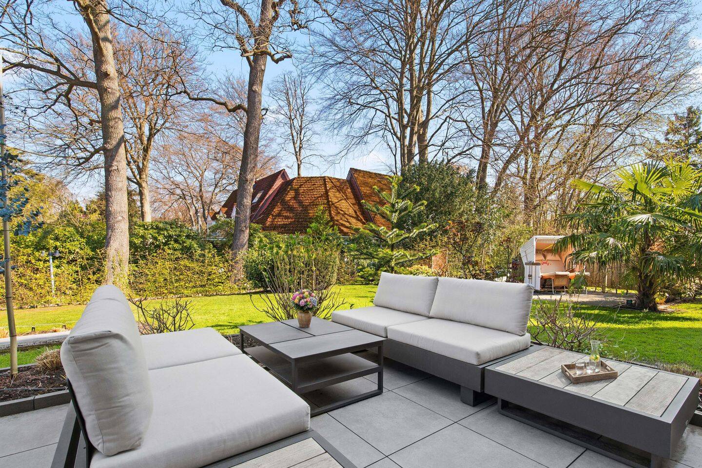 Exklusive Wohnung mit moderner Ausstattung und Gartenidylle – fußläufig zum Ortskern Volksdorf