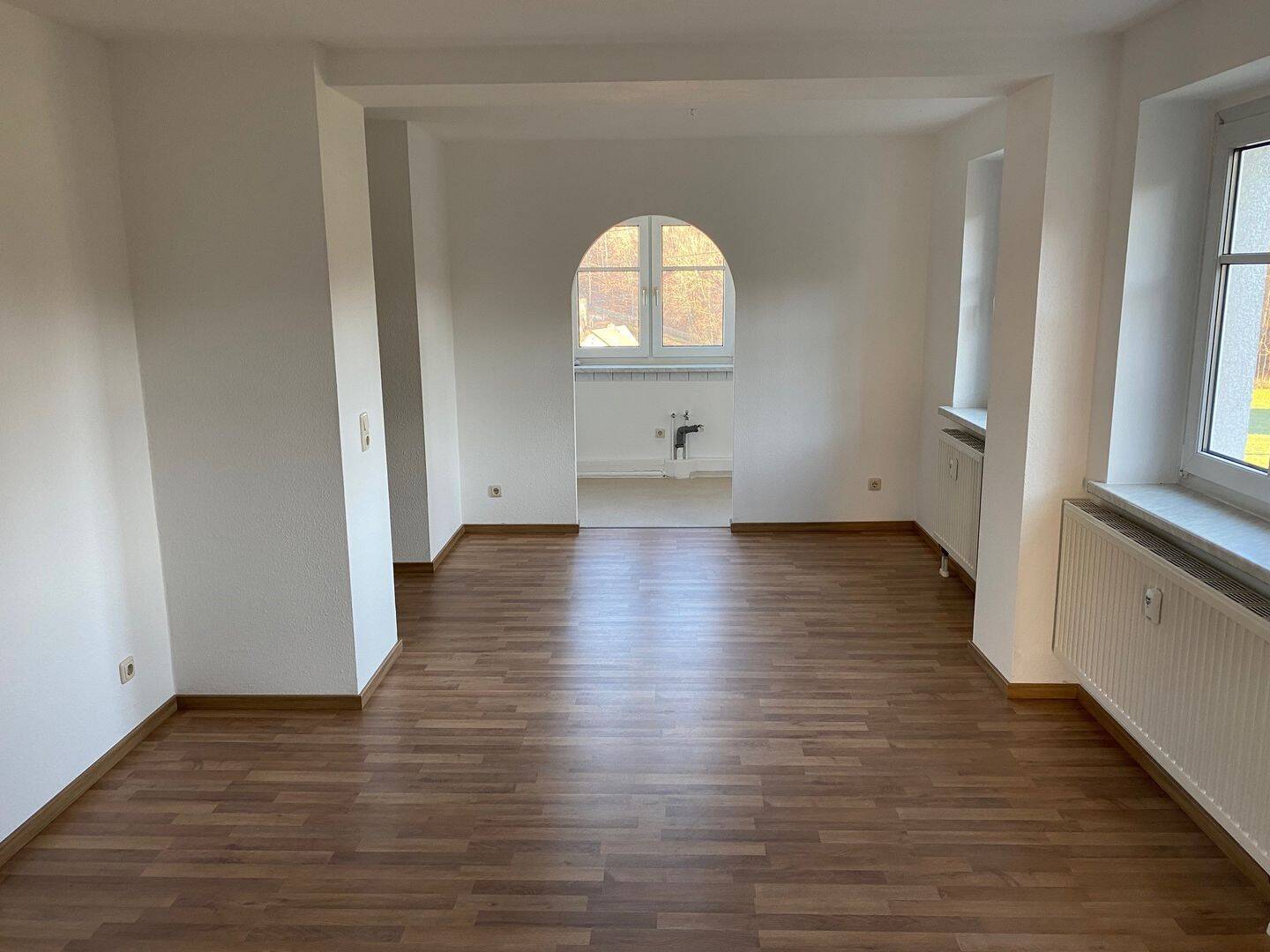 tolle 2-RWE mit großem Balkon in ruhiger Sackgassenlage, 8066 Zwickau