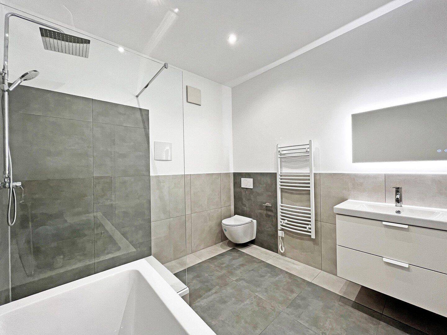 Hochwertiges Wellness-Bad – Komplett Saniert – Zentrale Lage in Ilsfeld – Inkl. EBK & Stellplatz, 74360 Ilsfeld