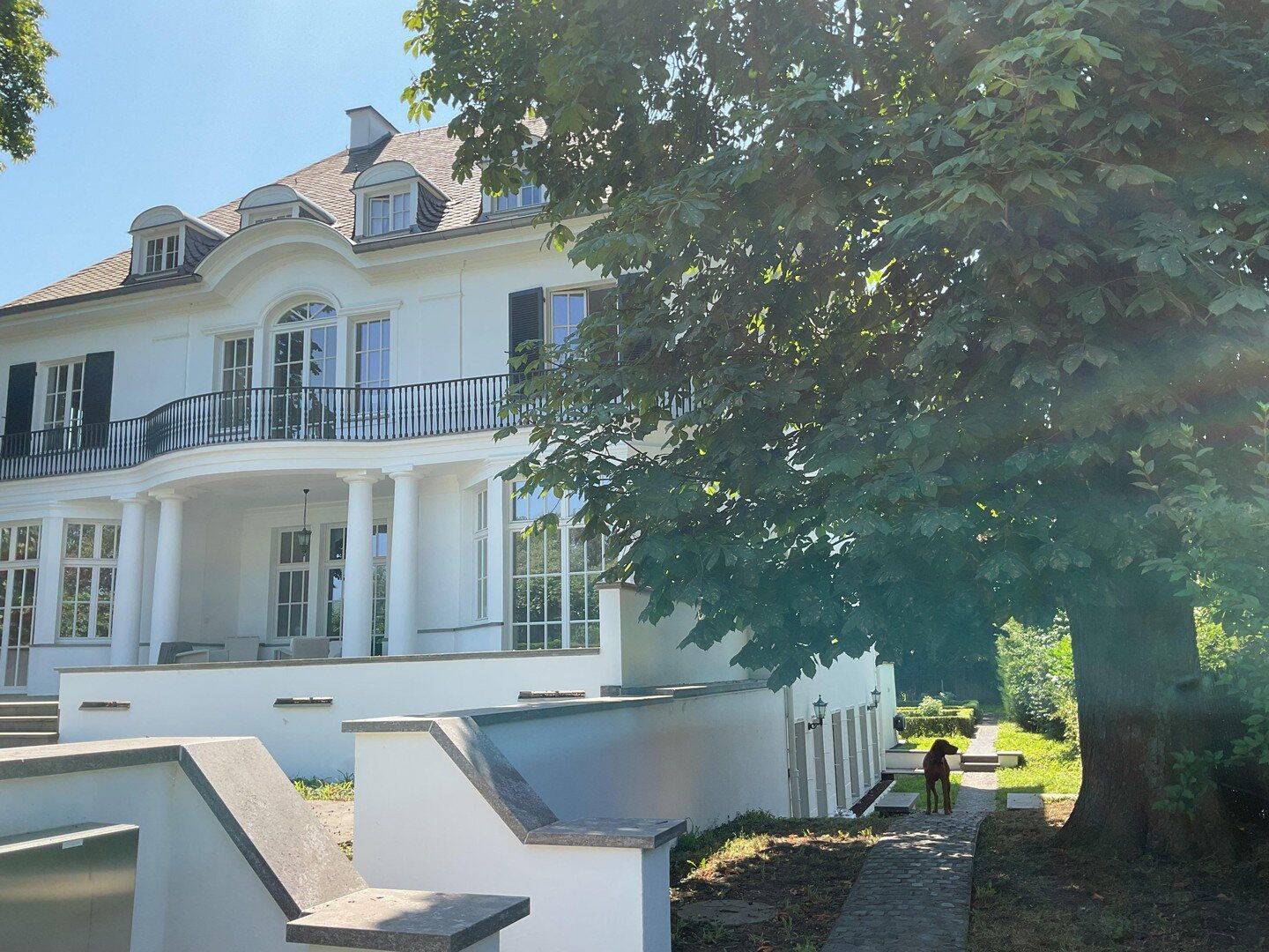 Möblierte Wohnung in historischer Villa mit exklusiver Lage an der Kölner Riviera, 50996 Köln (Rodenkirchen Hahnwald Marienburg Weiß)