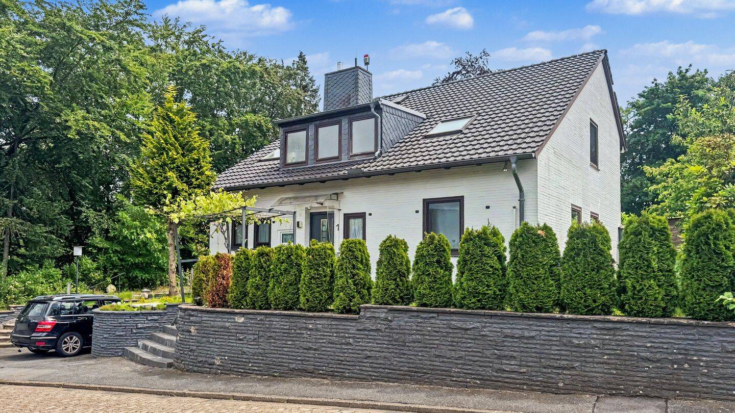 Vielseitiges Einfamilienhaus mit Einliegerwohnung & ehemaliger Arztpraxis auf großem Grundstück, 27721 Ritterhude