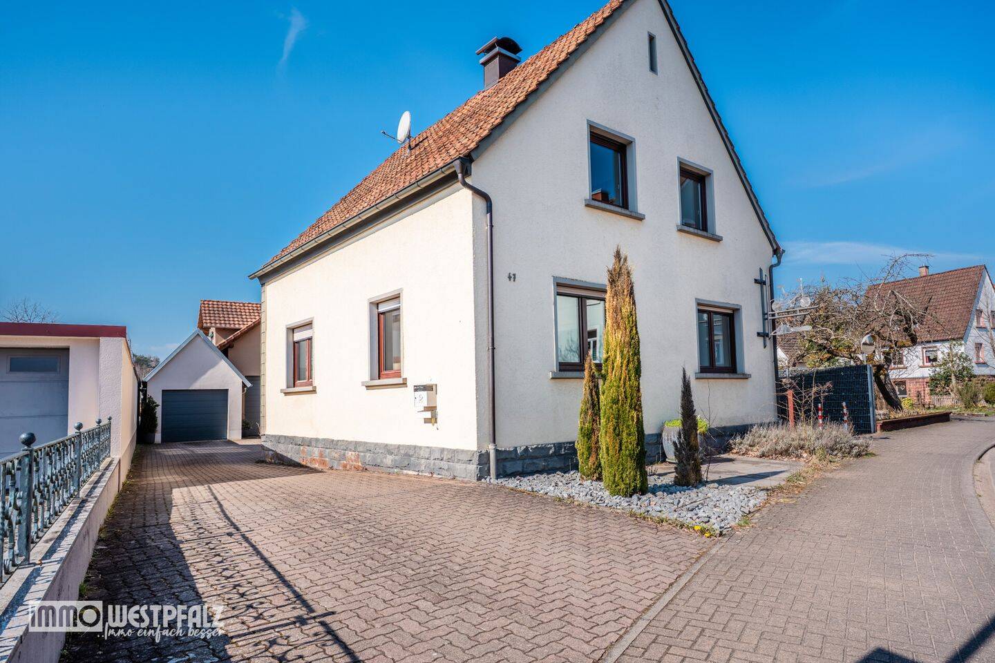 Frisch renoviertes Einfamilienhaus mit Licht, Balkon und Kamin im Dahner Felsenland, 66996 Fischbach bei Dahn