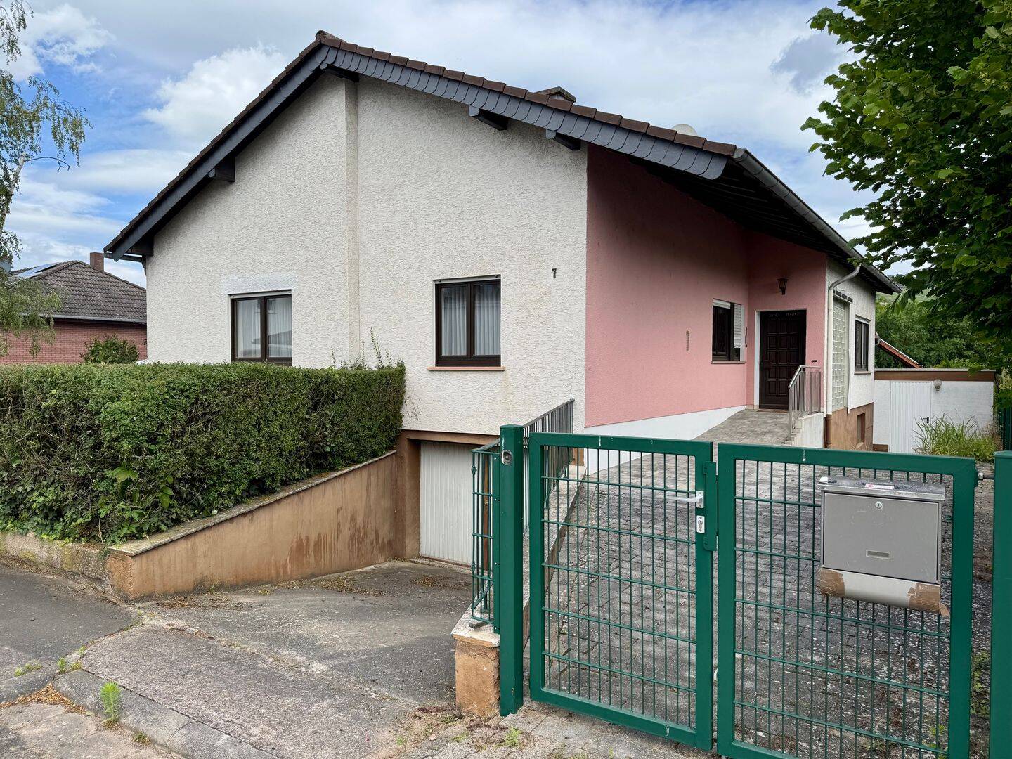 Familienfreundliches Einfamilienhaus mit großem Grundstück und Doppelgarage von privat, 55599 Gau-Bickelheim
