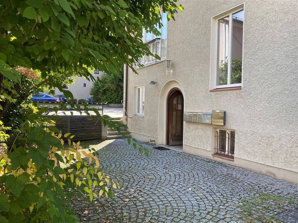 Wunderschöne Altbauwohnung mit Balkonterrasse in der Leopoldstraße., 94032 Passau (Altstadt Haidenhof-Nord Haidenhof-Süd Innstadt)