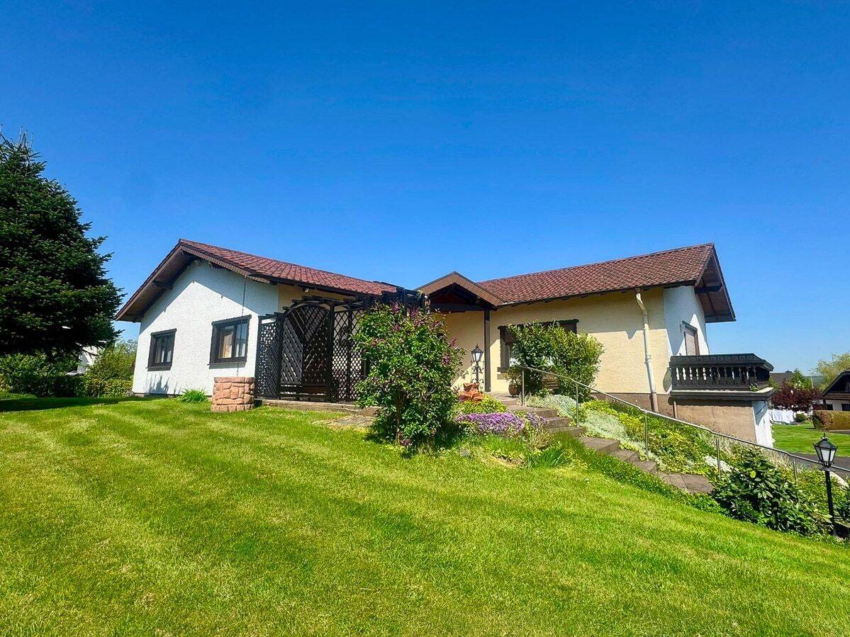 Landhaus mit ELW, Doppelgarage + Bauplatz in ruhiger, zentraler Lage Bad Honnef Aegidienberg, 53604 Bad Honnef
