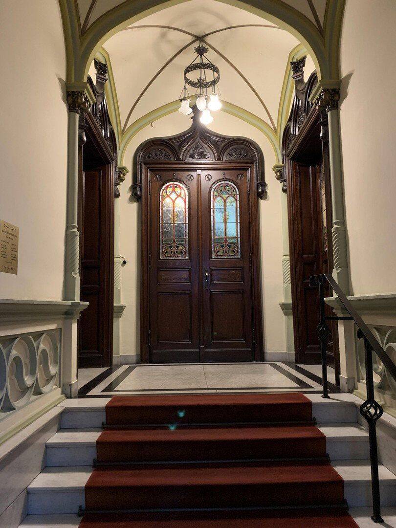 Jugendstil Dachgeschosswohnung mit vier (4,5) Zimmern, 3 Zinnentürmchen, Terasse & Einbauküche in MG, 41068 Mönchengladbach