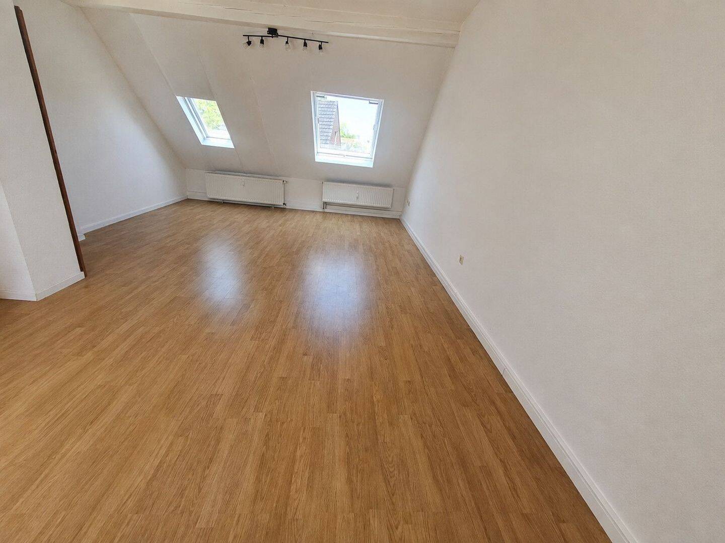 2-Zimmer-Dachgeschosswohnung mit ca. 55 m² in Neuss-Weckhoven, 41466 Neuss