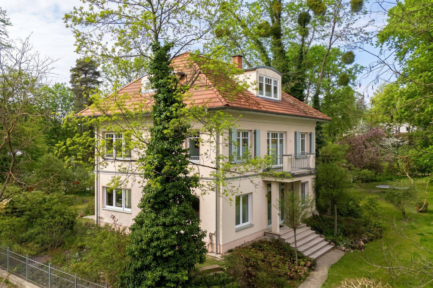 Modernes Anwesen in der Villenkolonie Neubabelsberg, 14482 Potsdam (Babelsberg Nord Babelsberg Süd Klein Glienicke)