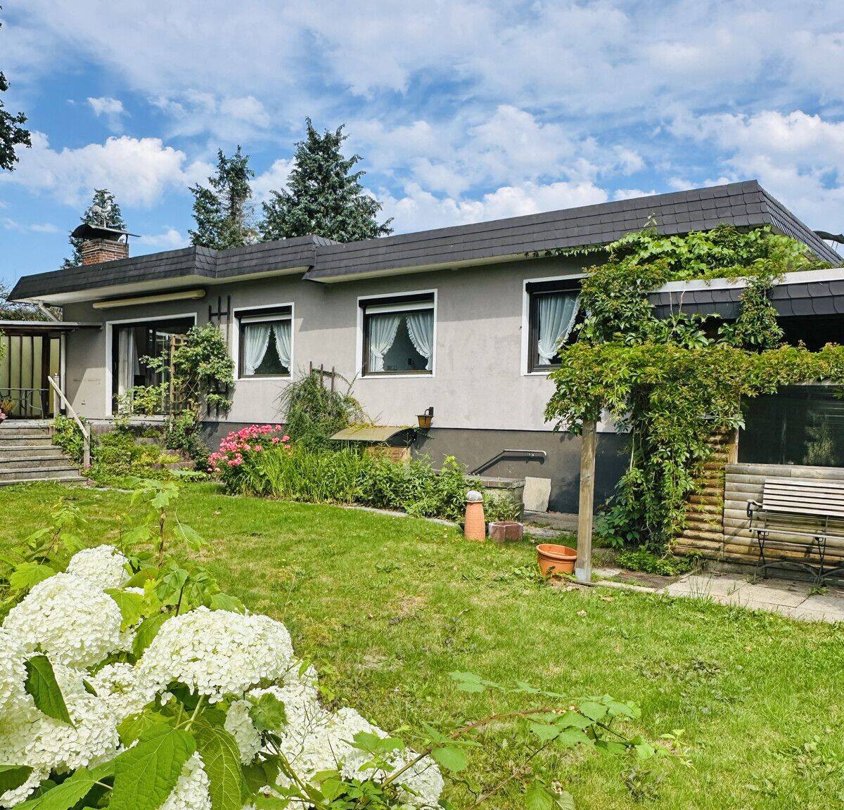 Sonniger Bungalow mit Keller in Sackgasse, 22399 Hamburg (Wandsbek Hummelsbüttel Lemsahl-Mellingstedt Poppenbüttel)