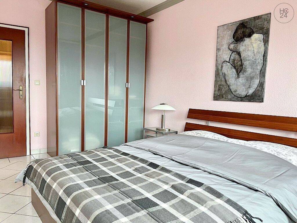 Möblierte 2-Zimmerwohnung mit WLAN, Balkon und Burgblick, in Nürnberg, 90409 Nürnberg (Großreuth h. d. Veste Gärten h. d. Veste Maxfeld Schoppershof)