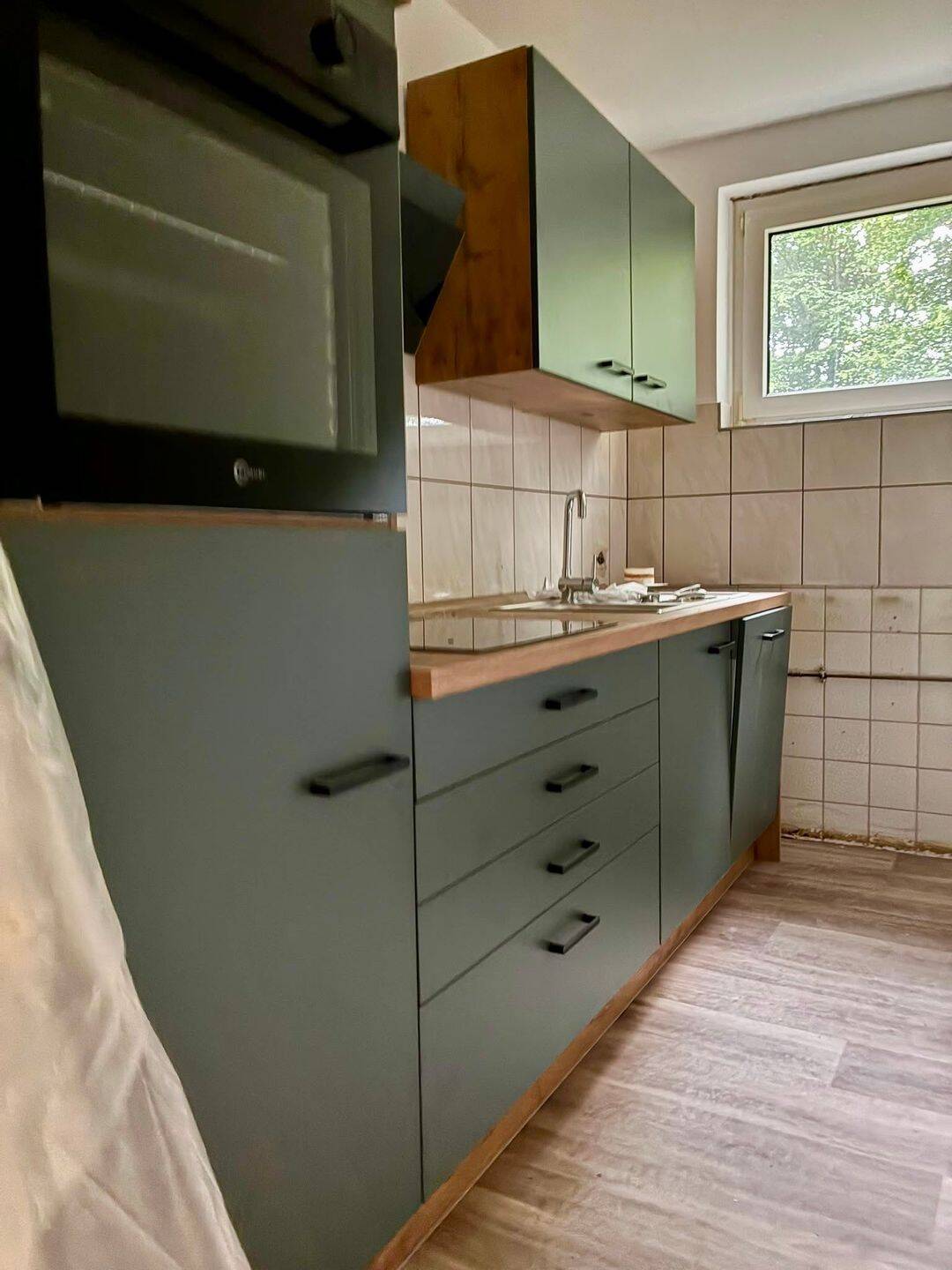 Hochwertig frisch modernisierte 2-Zimmer-Wohnung mit Balkon und neuer Einbauküche, 91126 Schwabach
