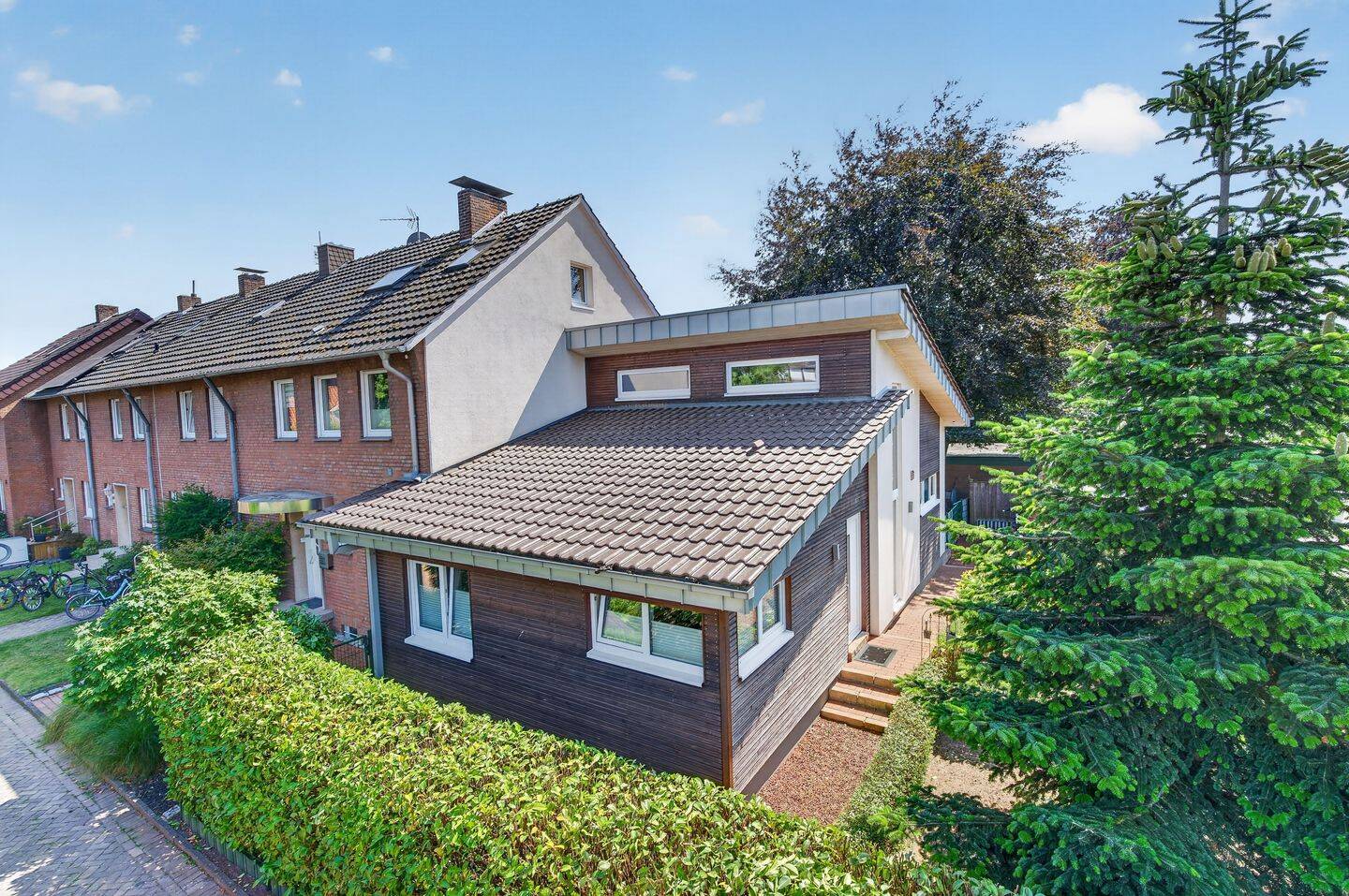 Großzügiges Reihenendhaus mit exklusivem Holzrahmenbau-Anbau und großem Garten in Vreden, 48691 Vreden