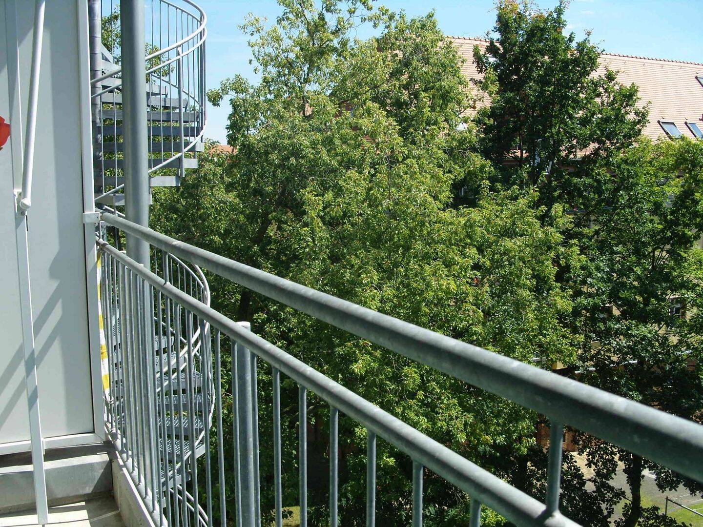 * hübsches Apartment * möbliert* großer Südbalkon * Dusche * EBK * Aufzug *, 4317 Leipzig (Neustadt-Neuschönefeld Reudnitz-Thonberg Zentrum-Ost)