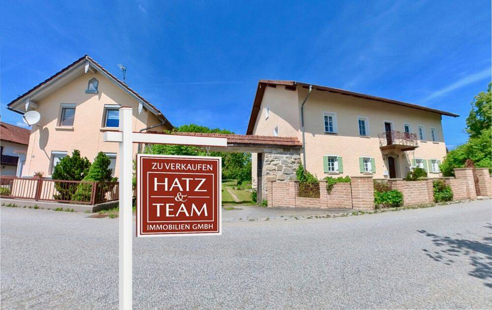 Modernisiertes Bauernhaus mit Nachbarhaus in ruhiger Ortslage auf ca. 6.370 m² großem Grundstück, 94124 Büchlberg