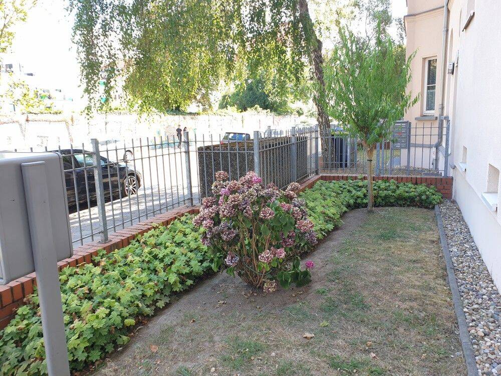 Alles was das Herz begehrt – Balkon, Aufzug, großes Bad, Abstellraum und PKW-Stellplatz, 39108 Magdeburg (Altstadt Stadtfeld Ost)