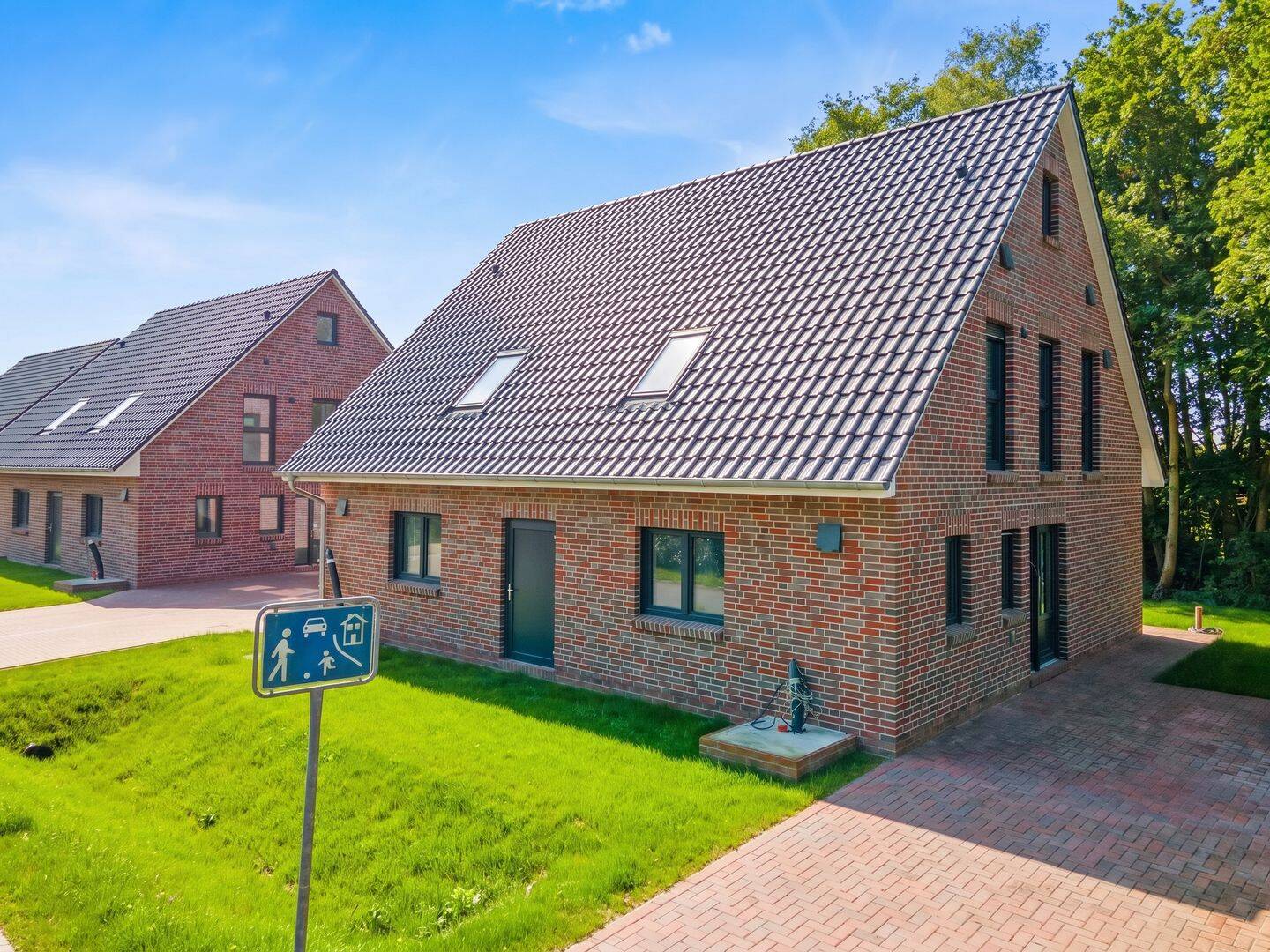 Zukunftsweisendes Wohnen: Neu errichtete DHH mit erstklassiger Energieeffizienz & Möglichkeit eines Vakuumlifts gegen Aufpreis, 26506 Norden