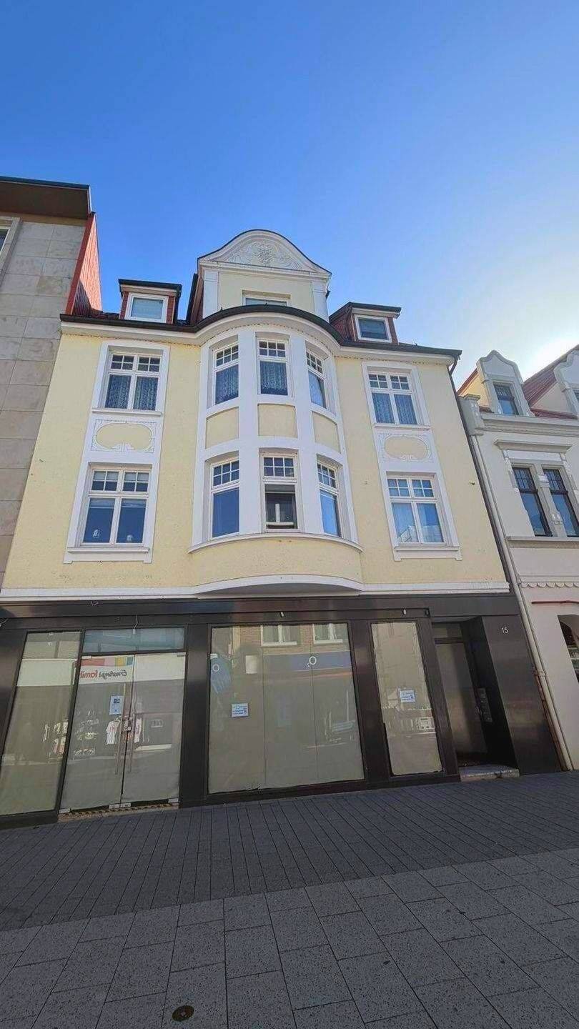 Top-Investment in Delmenhorst! Wohn- und Geschäftshaus mit 3 vermieteten Wohnungen 328 m² und 300 m² Ladenlokal, 27749 Delmenhorst (Düsternort Mitte Schafkoven/Donneresch Stickgras/Annenriede)