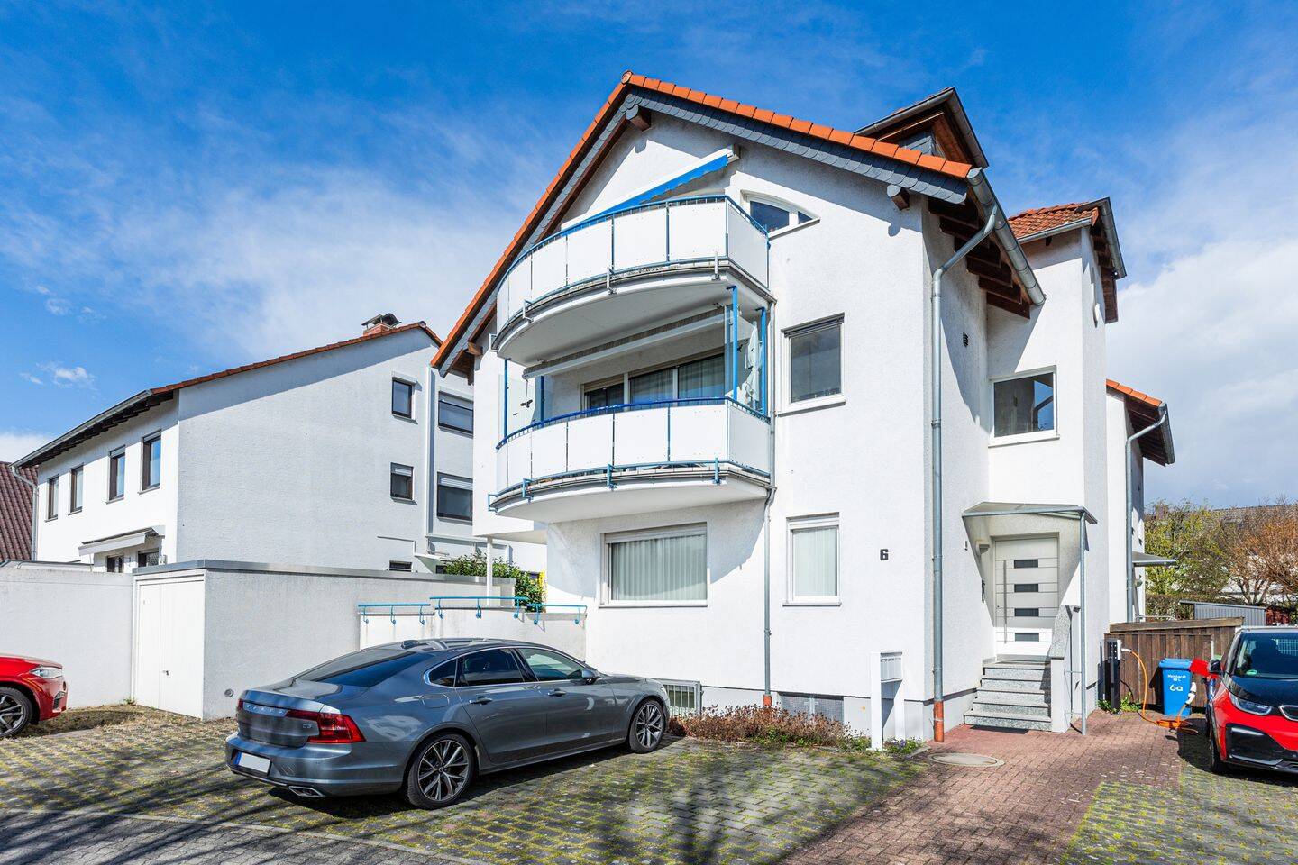 Maisonette-Wohnung mit Tageslichtbad, Terrasse, guter Raumaufteilung und Kfz-Stellplatz, 65474 Bischofsheim