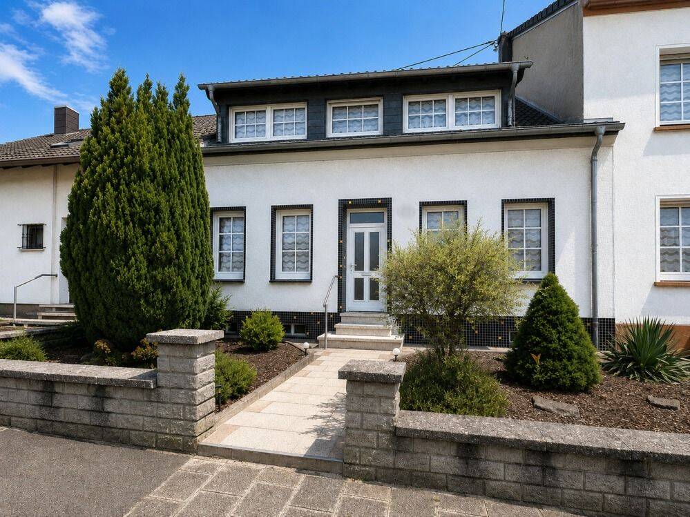 Ihr neues Zuhause mit Garten und vier Garagen, 66740 Saarlouis
