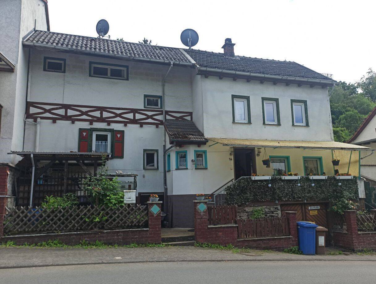 Platz für die ganze Familie – Zweifamilienhaus mit Garten, 65321 Heidenrod