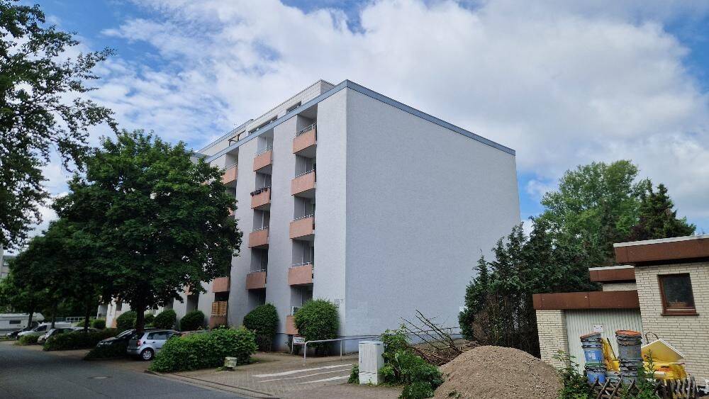 Helle Wohnung mit Balkon, Aufzug und Keller in Hannover!, 30627 Hannover