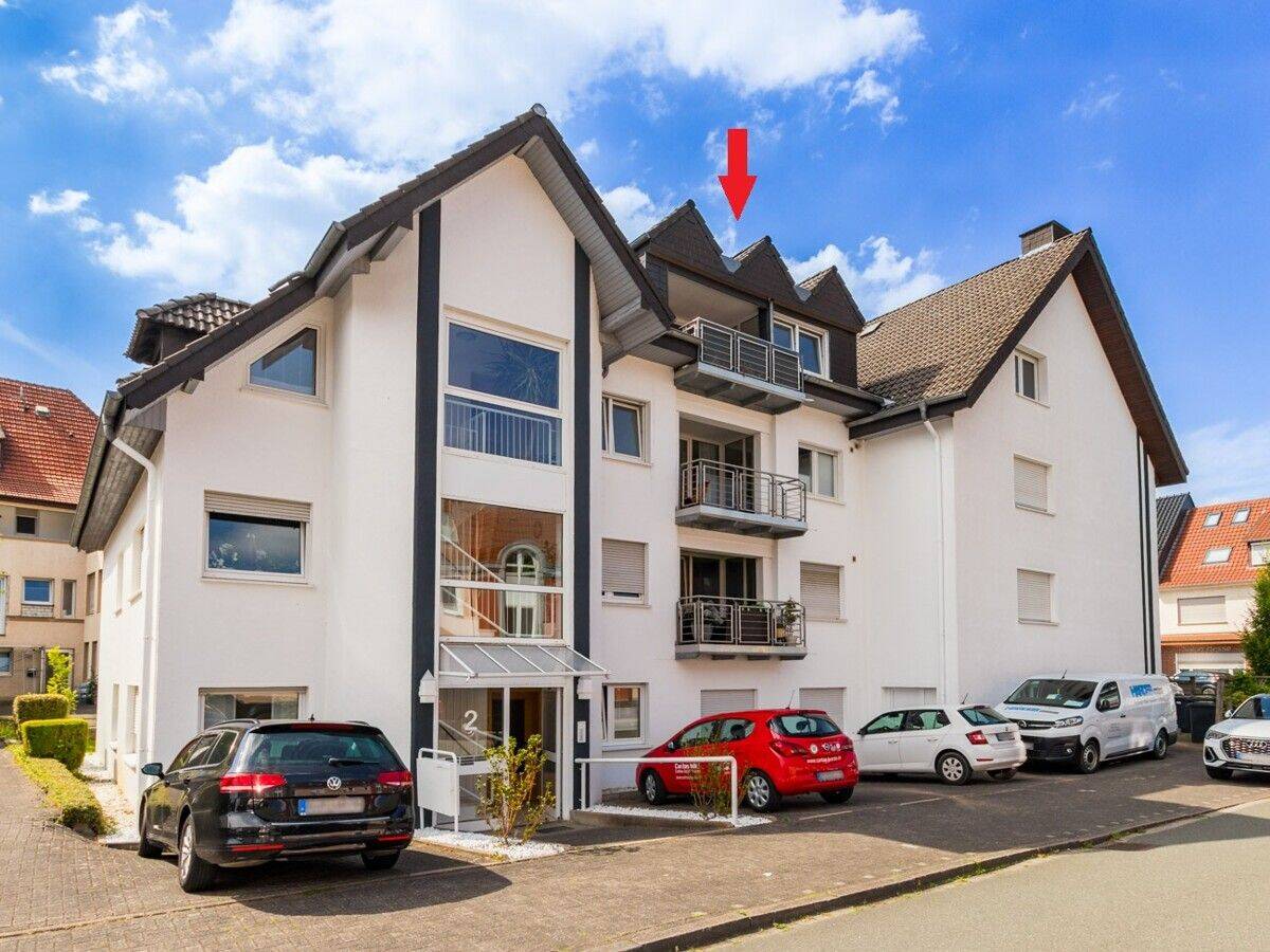 RENOVIERTE DACHGESCHOSSWOHNUNG, GROßZÜGIG GESCHNITTEN, MIT BALKON, TAGESLICHT-VOLLBAD UND STELLPLATZ, 33142 Büren