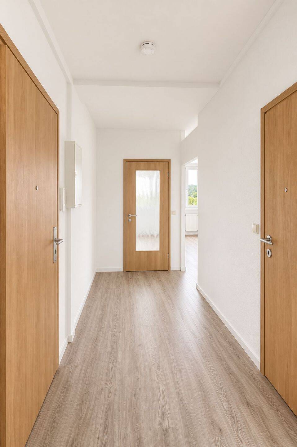 Frisch renovierte 2-Zimmer Wohnung mit Balkon, Einbauküche und toller Aussicht., 98617 Meiningen