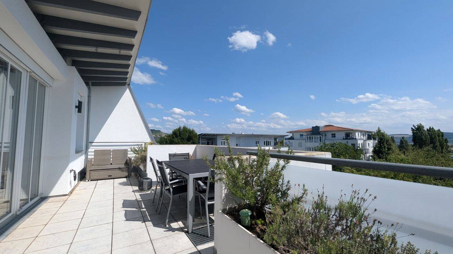 Exklusive 3-Zimmer-Maisonette (Penthouse-Feeling) mit Dachterrasse und traumhaftem Weinbergblick in Waiblingen, 71334 Waiblingen