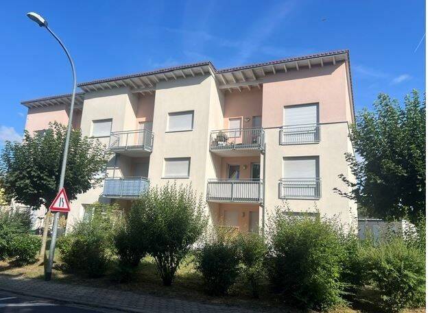 Moderne, helle 3 Zimmer-Wohnung mit Balkon, Einbauküche (Ablöse), Wfl. 80m², Abstellhaus, 1 KFZ- Stellplatz, 97437 Haßfurt