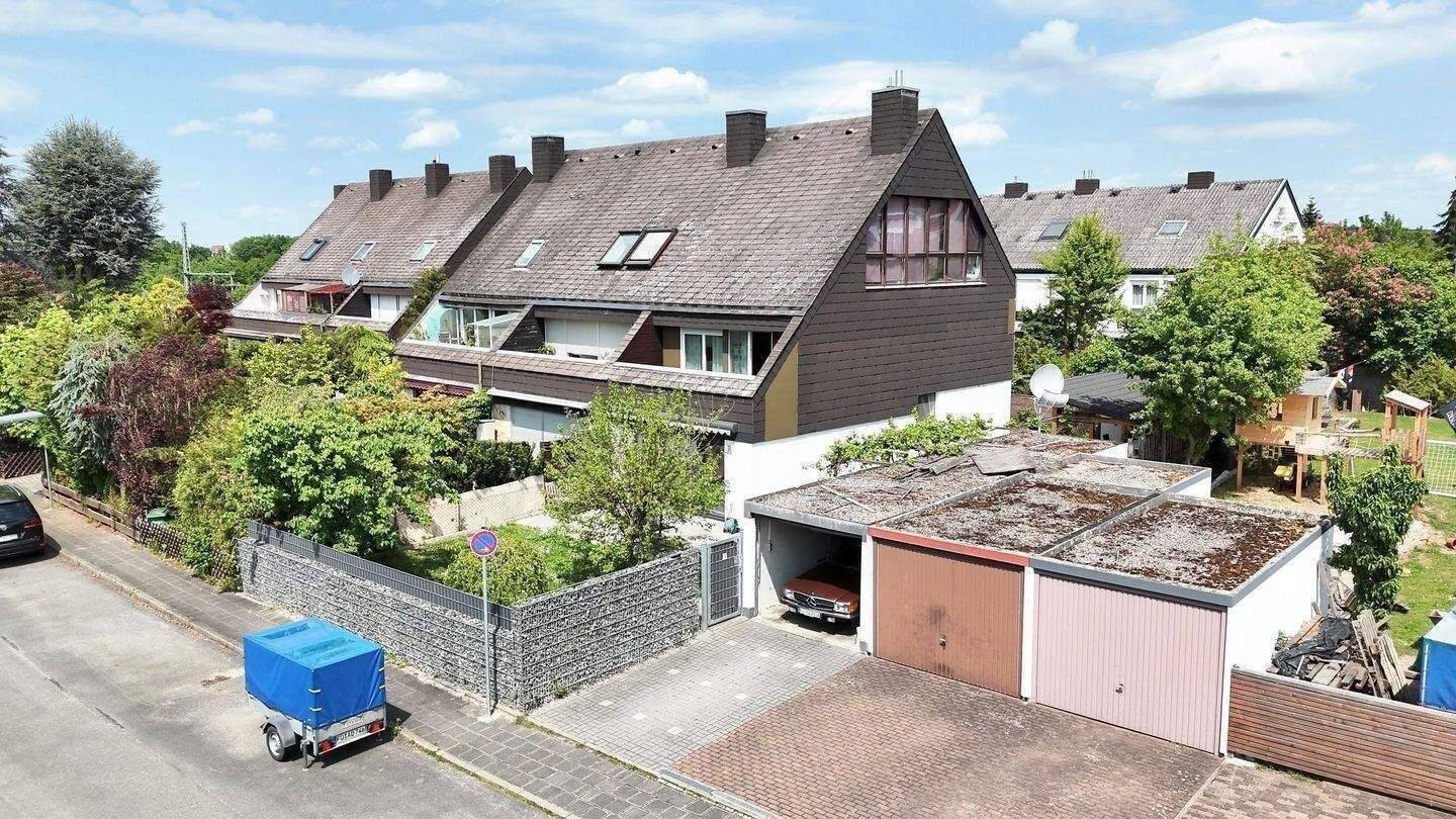 Architekten-Reicheneckhaus mit Garten und Doppelgarage in begehrter Lage von Fürth, 90766 Fürth (Eigenes Heim Hardhöhe Unterfarrnbach Weststadt)