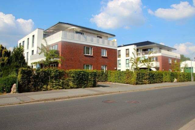 Holm bei Wedel: Schöne Komfort-Wohnung mit Aufzug/TG, Vollbad, FBH, EBK, West-Balkon uvm., 25488 Holm