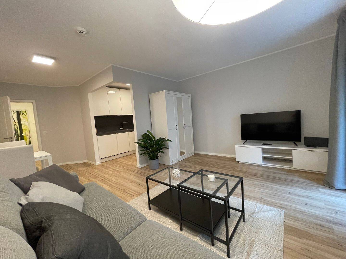 Schöne 43 qm 1-Raum Wohnung, möbliert mit Terrasse, 10247 Berlin (Friedrichshain-Kreuzberg Friedrichshain Prenzlauer Berg)